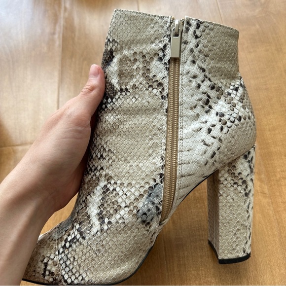 Qupid Snakeskin Heeled Pointed Toe Ankle Booties, Size 10 - Picture 9 of 14